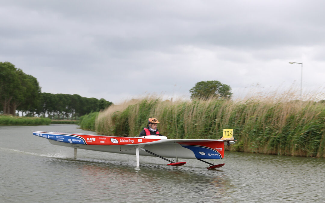 Op zonne-energie met 52 km/h over water
