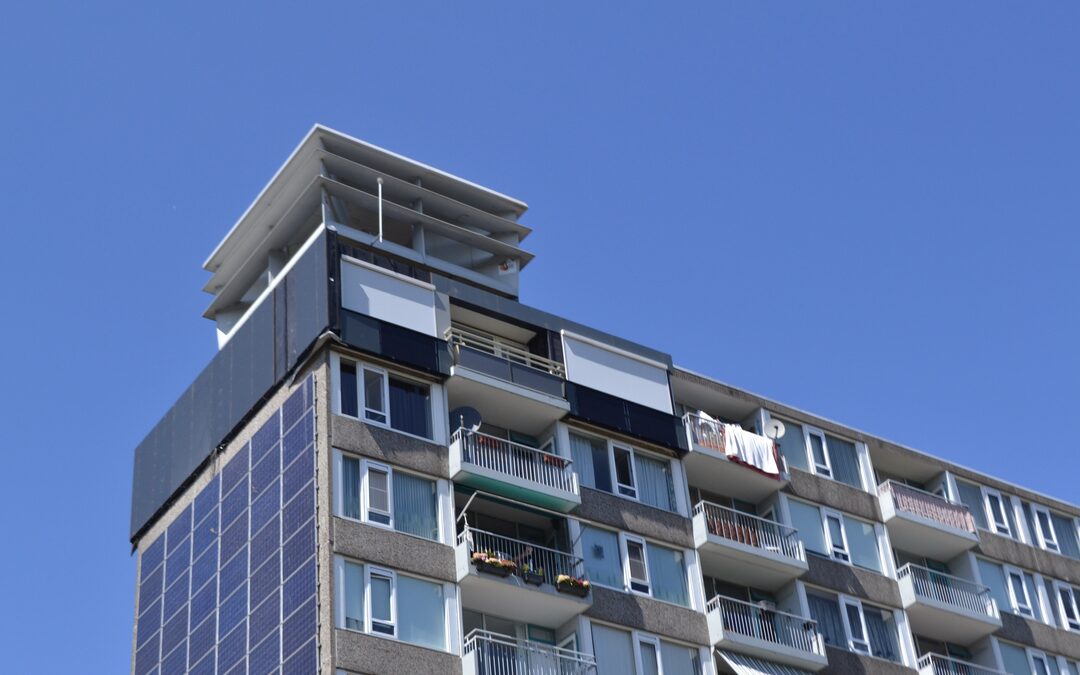 Van energieslurpende naar energieleverende flat