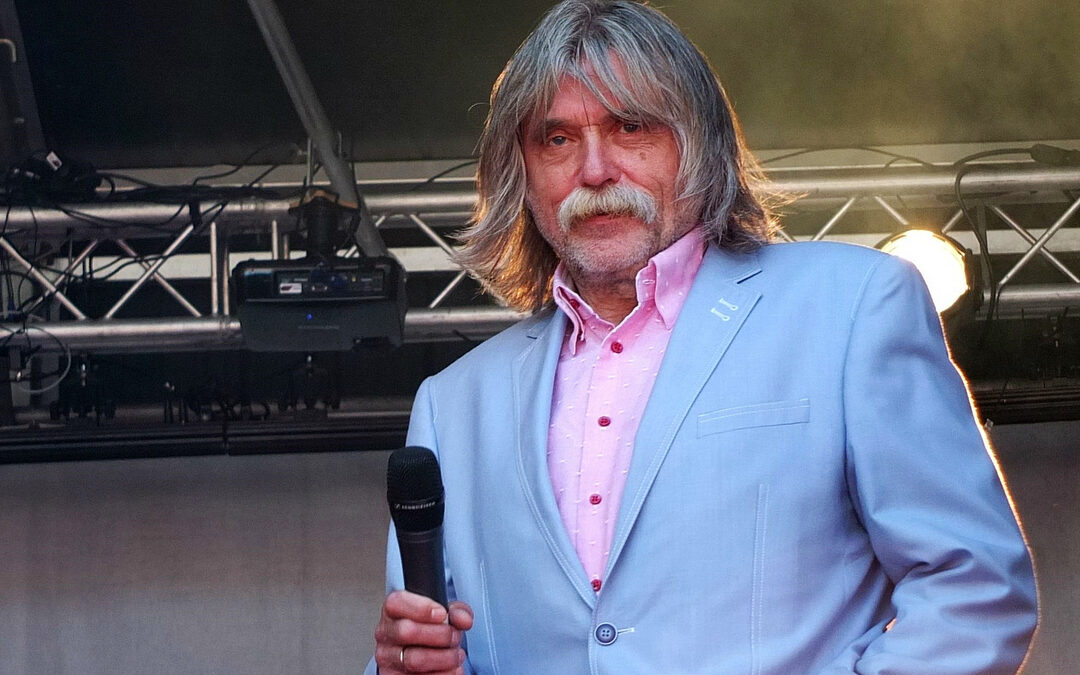 Veronica moet homofobe Johan Derksen tot de orde roepen
