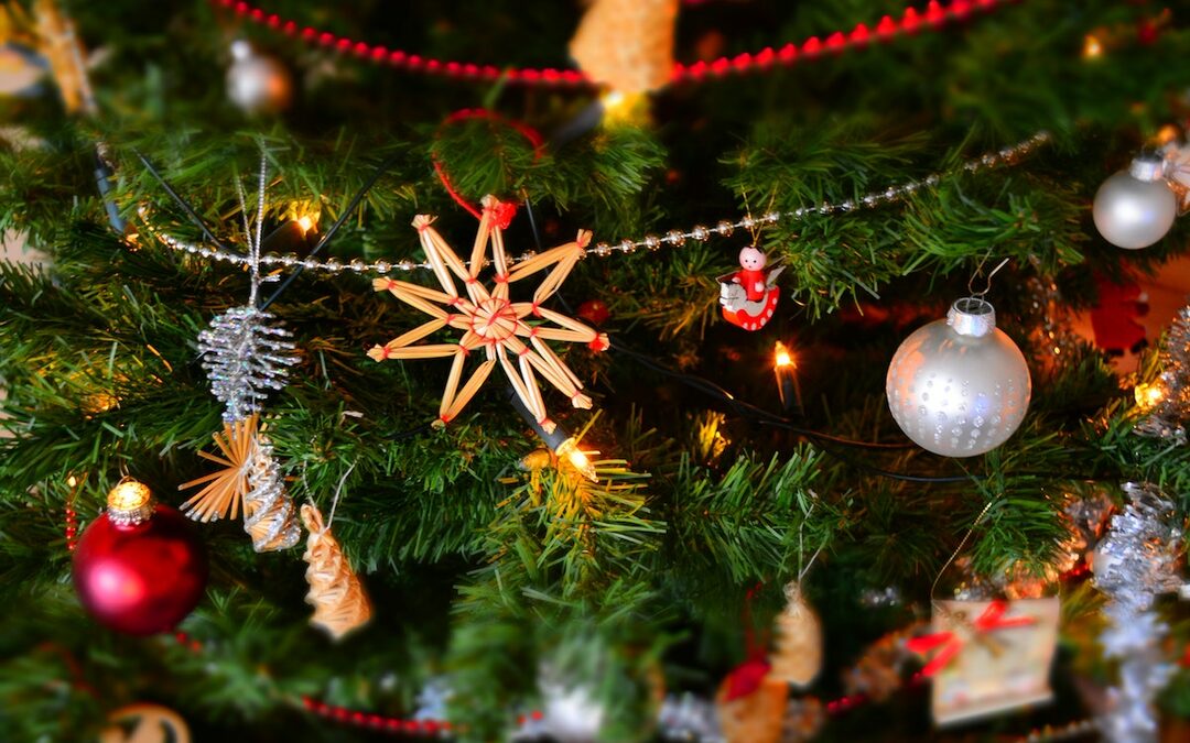 Goed versierd met eerlijke kerstballen