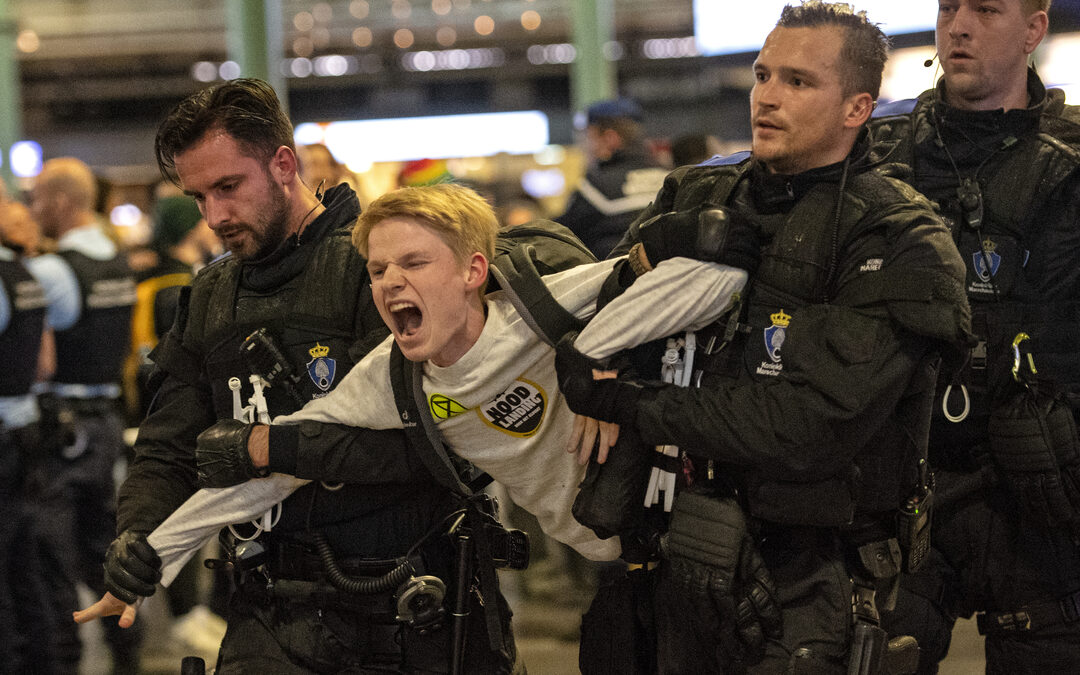Waarom de ene demonstrant wordt opgepakt en de ander een protestrondje mag rijden