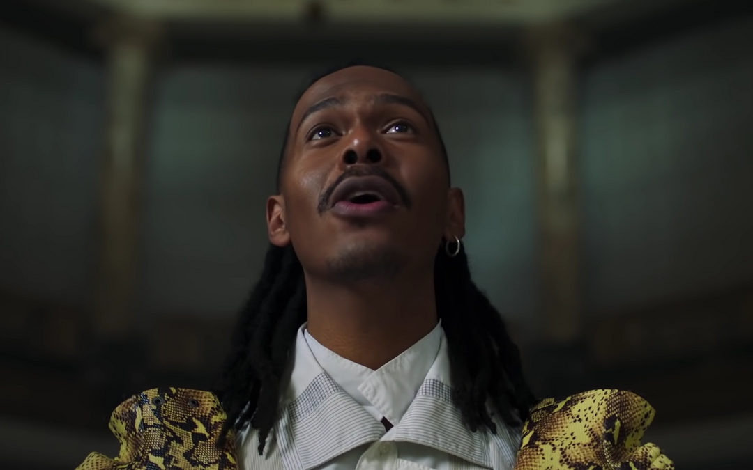 Jeangu Macrooy zingt in een taal die ooit verboden was