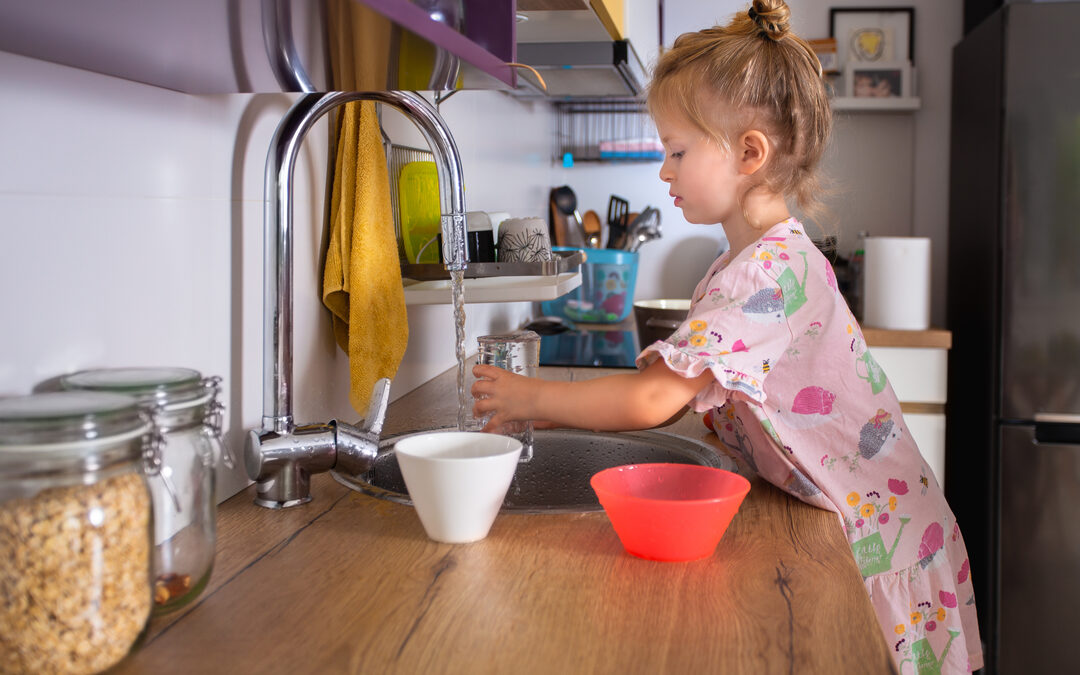 Waarom Nederlandse kinderen soms zonder drinkwater zitten
