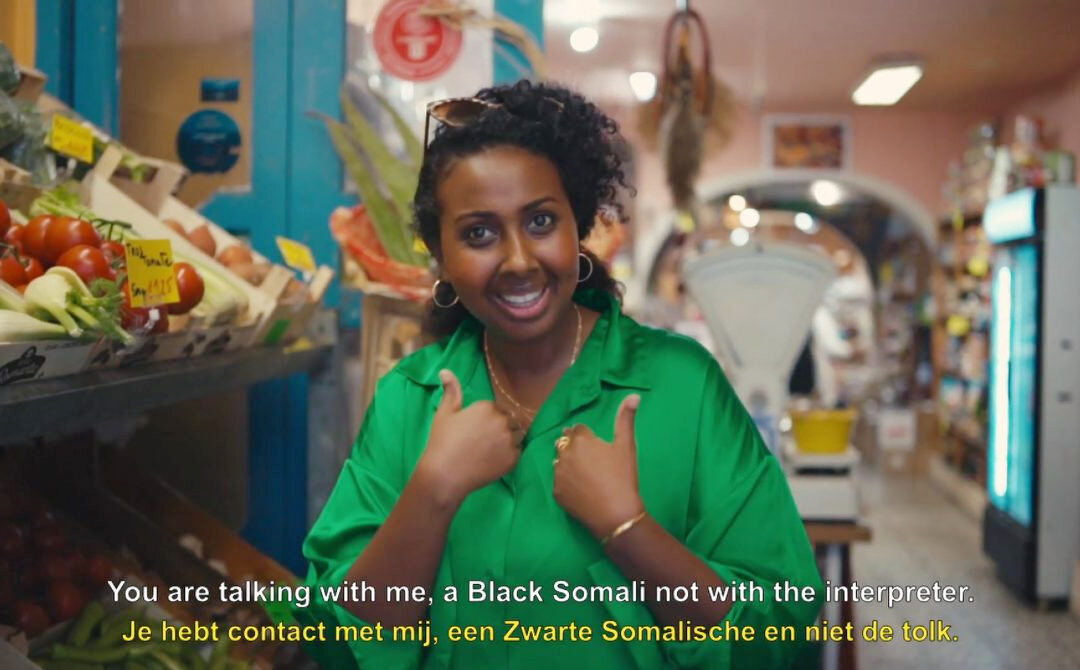 Zwart, vrouw, moslim en doof: Nimco Hersi eist haar plek op