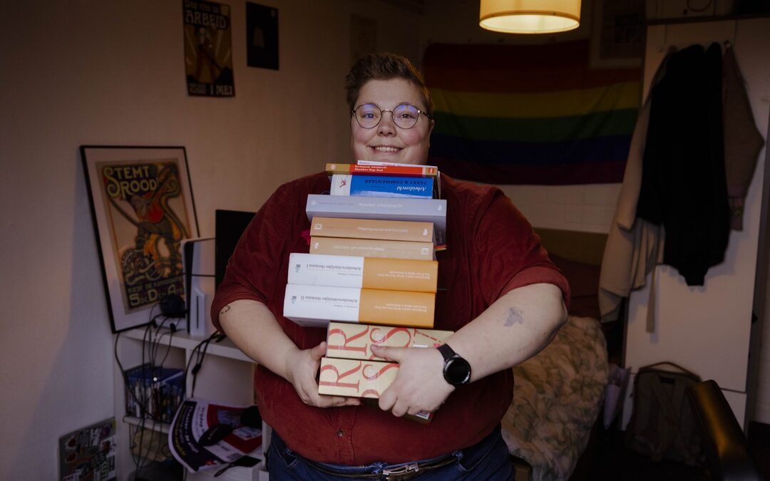 TikTokker Elias Schenk (26): ‘Waarom leren we op school niet over loonstrookjes?’