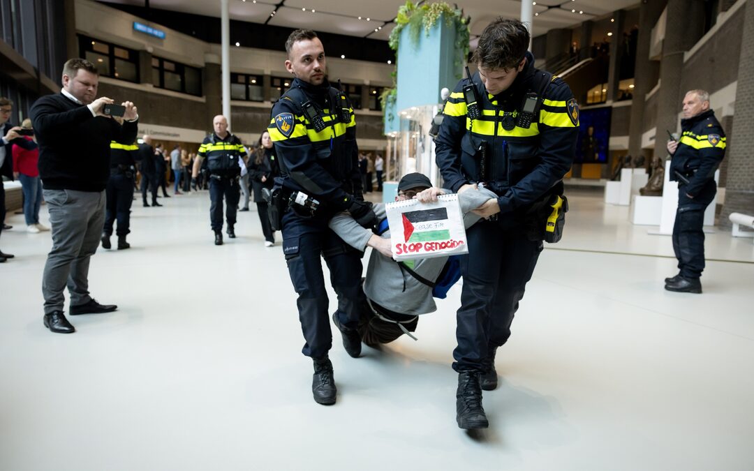 ‘Juist in overheids­gebouwen moet gede­mon­streerd kunnen worden’