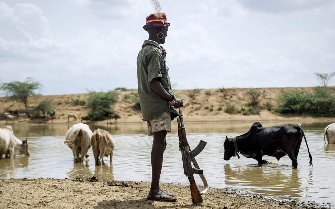 Vicieuze cirkel: meer gedwongen migratie door klimaat­ontkenning extreemrechts