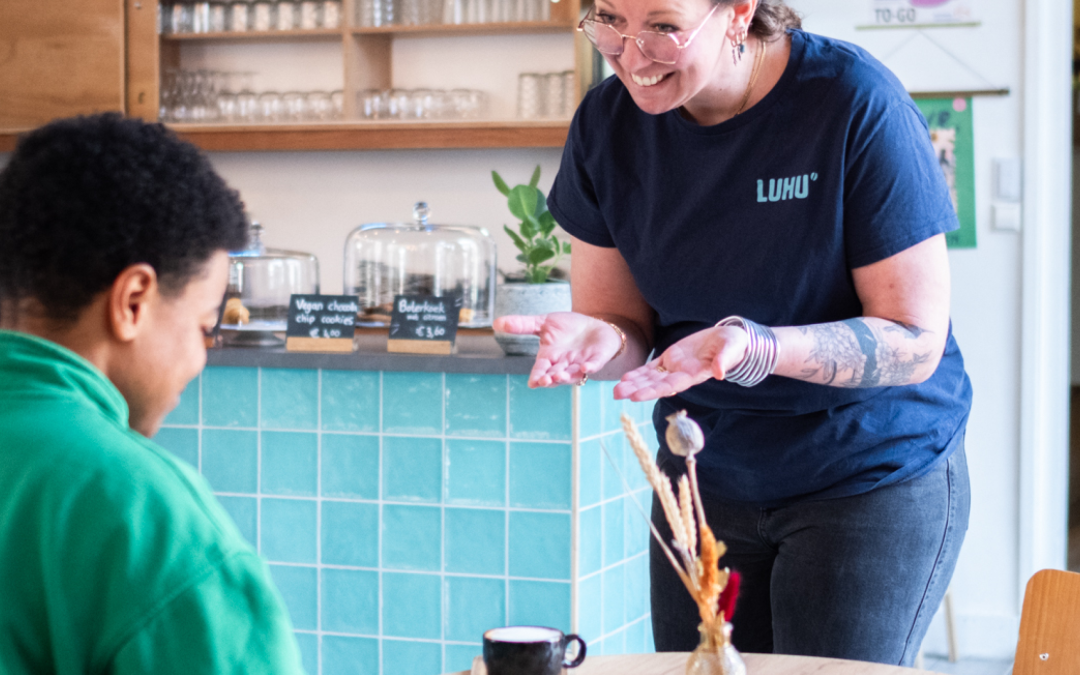 Bij café Luhu moeten niet Dove maar juist horende gasten zich aanpassen